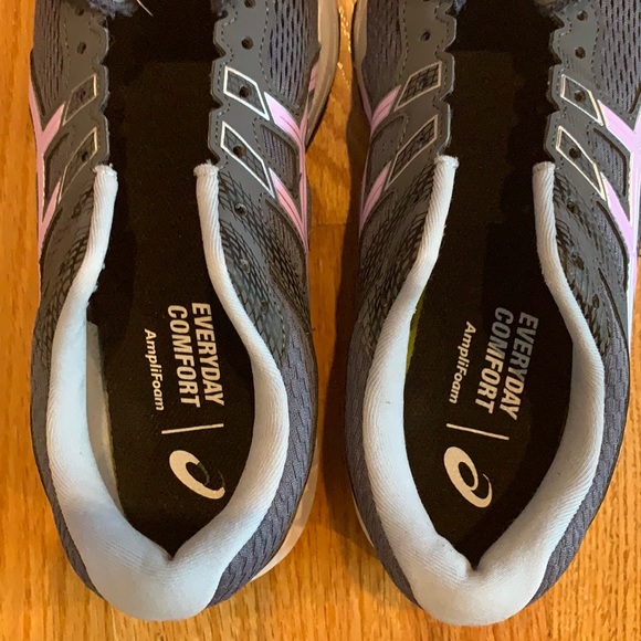 Asics Amplifoam Sneakers - Picture 6 of 8